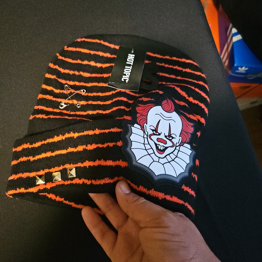 Hot Topic Black and RED Beanie with Pennywise Clown